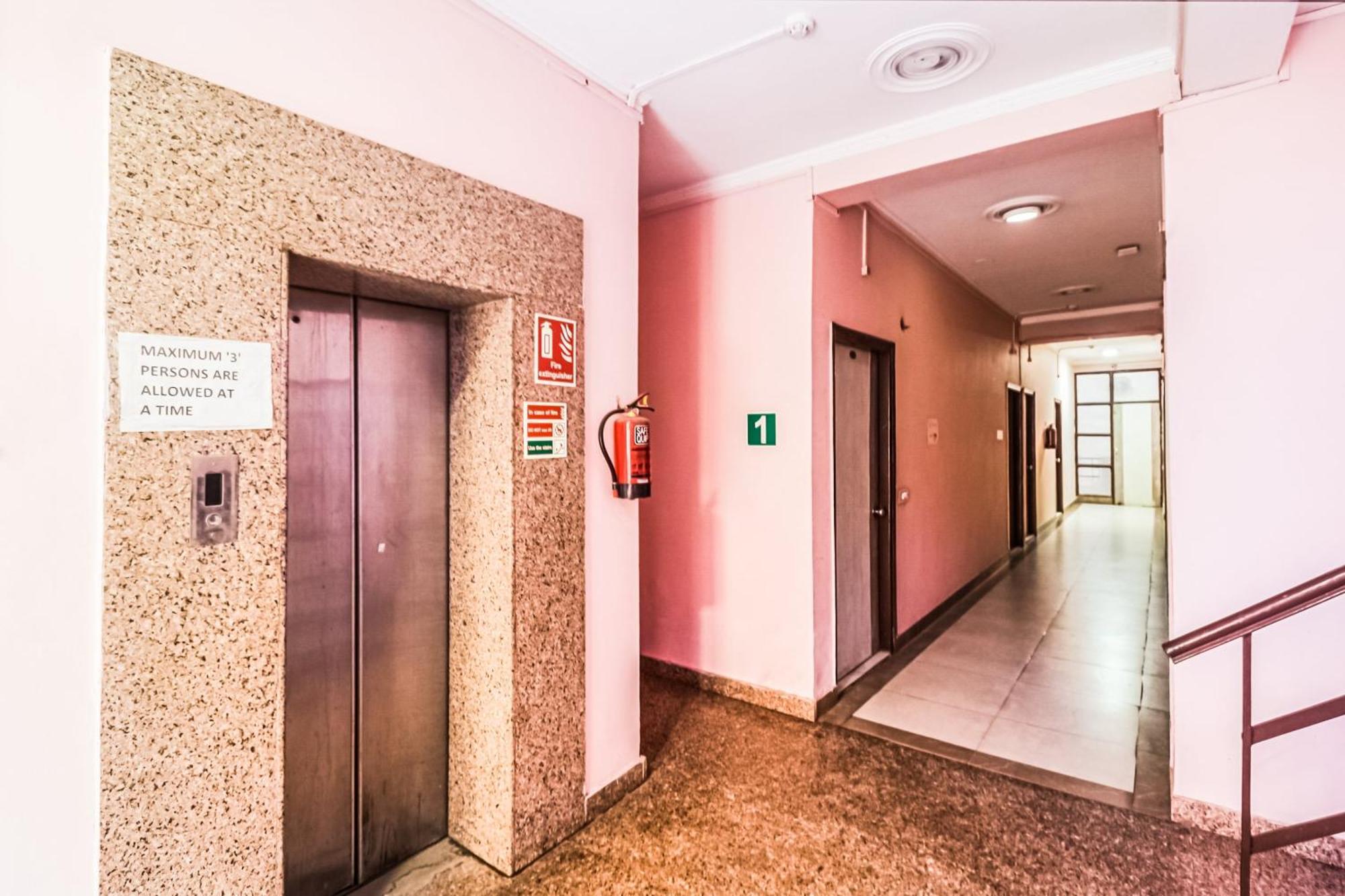 Hotel O Avni Residency Gurgáon Kültér fotó