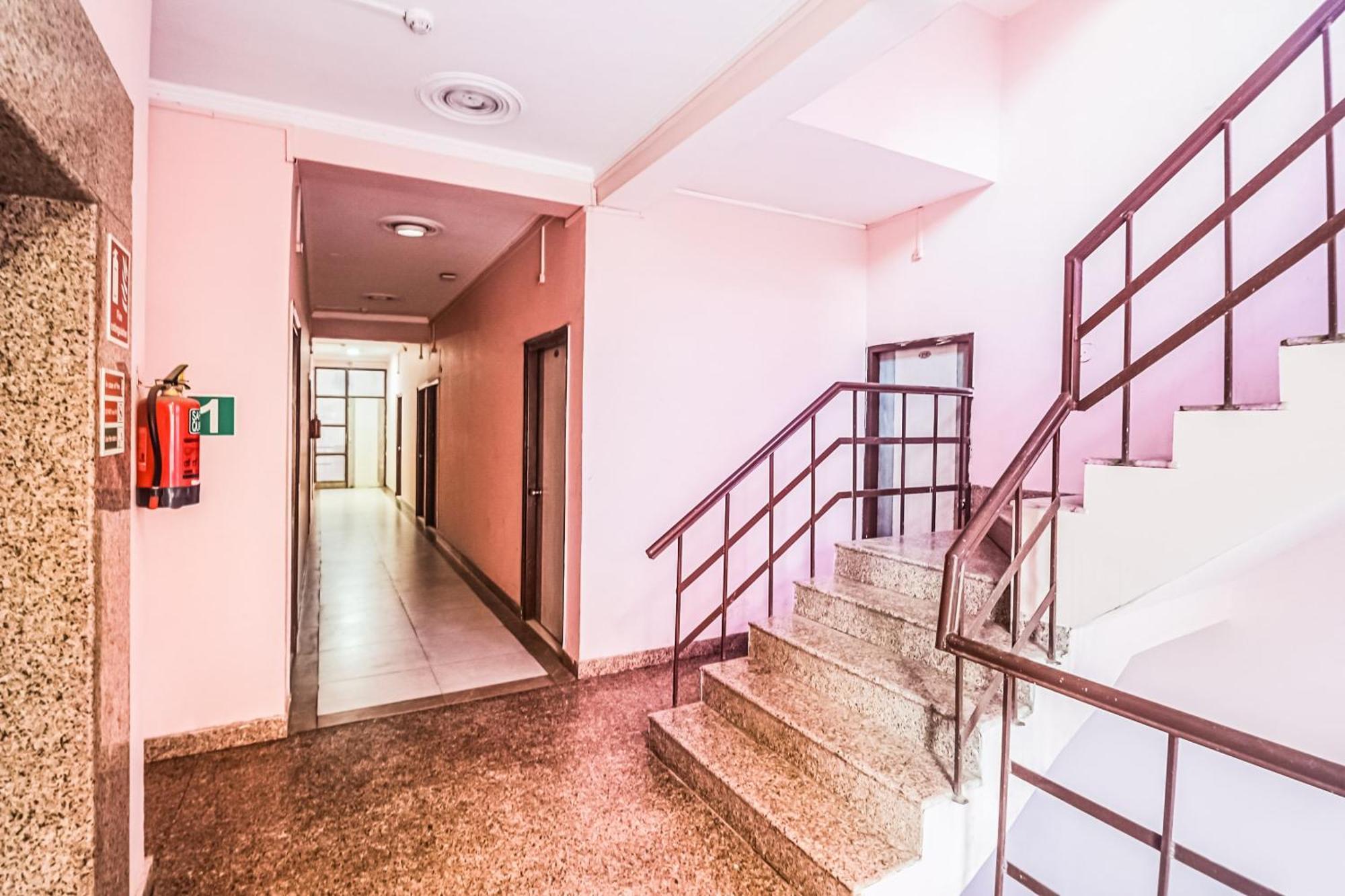 Hotel O Avni Residency Gurgáon Kültér fotó