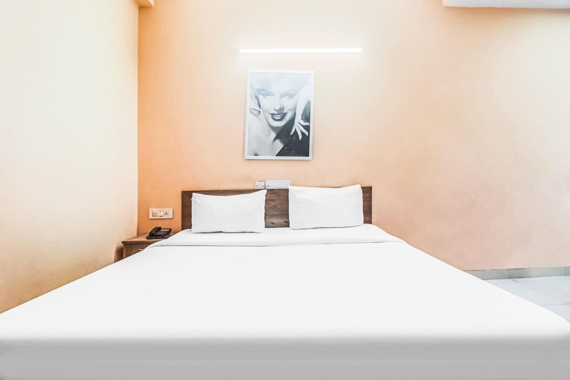 Hotel O Avni Residency Gurgáon Kültér fotó